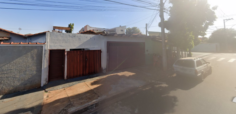 Mãe sai para fazer compras e crianças incendeiam imóvel