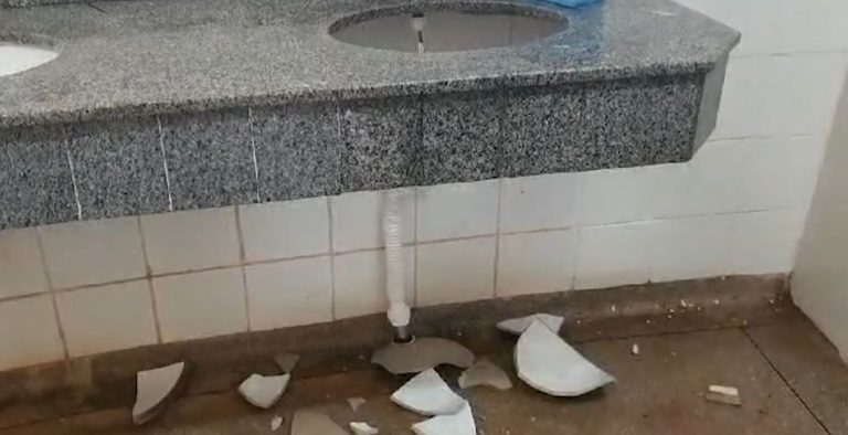 Banheiro do Parque Cidade é vandalizado em Limeira