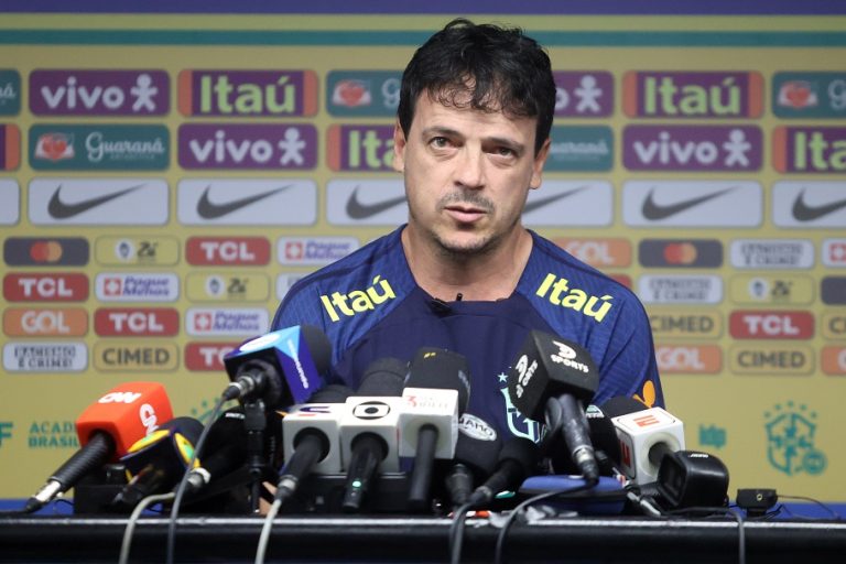 Fernando Diniz prepara seleção para jogo contra Uruguai com Gabriel Jesus no ataque