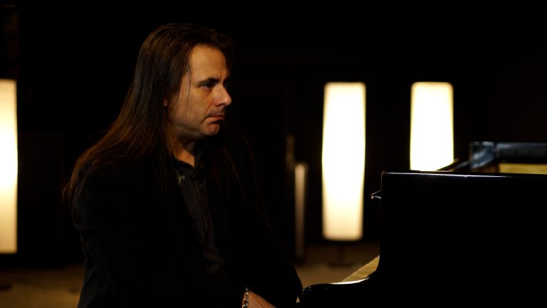 2º episódio do documentário “Andre Matos – Maestro do Rock” terá exibição simultânea em dez cidades pela rede de cinemas Cinemark no dia 10 de outubro