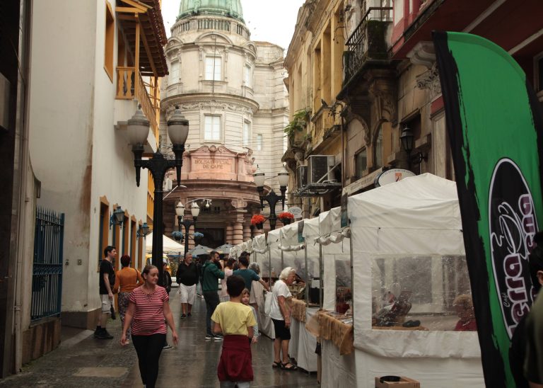 Centro de Santos atrai público para a 6ª Feira Mercado Coffee