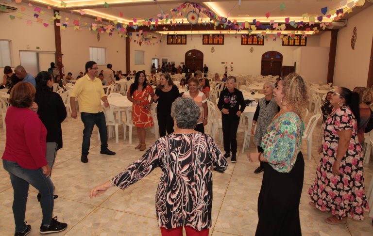 Santos inicia a semana com festa no Dia Internacional da Pessoa Idosa