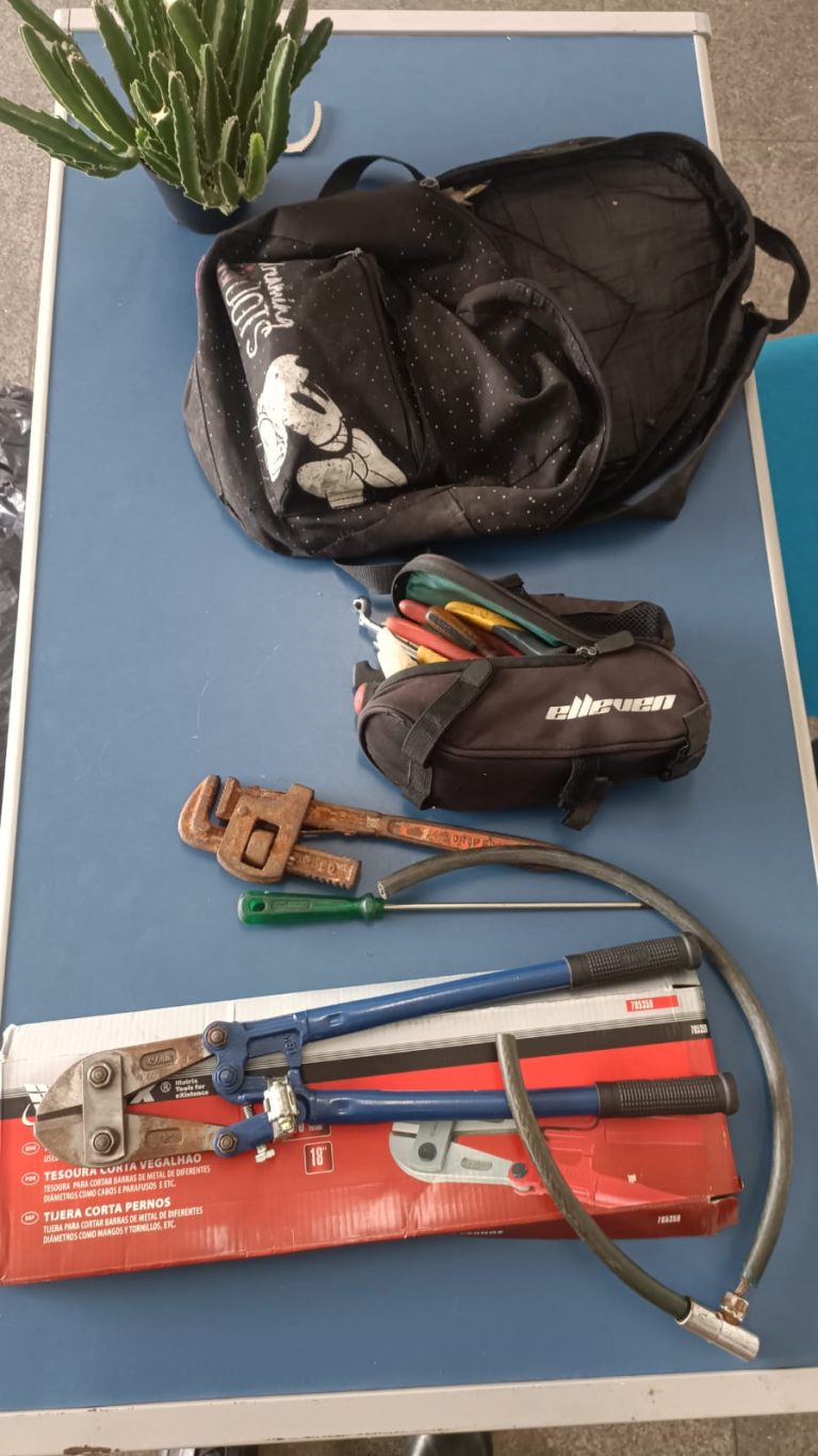 Homem furta bicicleta de valor, leva uma “coça” de populares e acaba preso em Santos