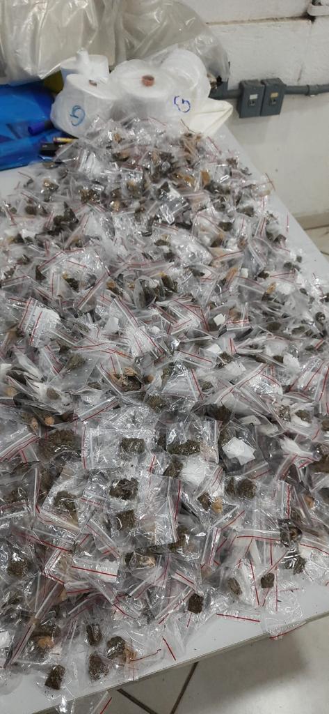 GM recupera veículos e apreende drogas