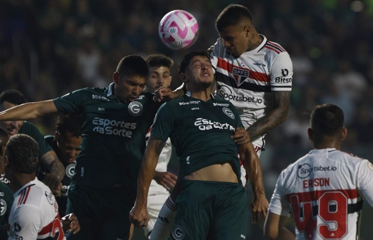 Goiás vence São Paulo  e embola zona de rebaixamento do Brasileirão