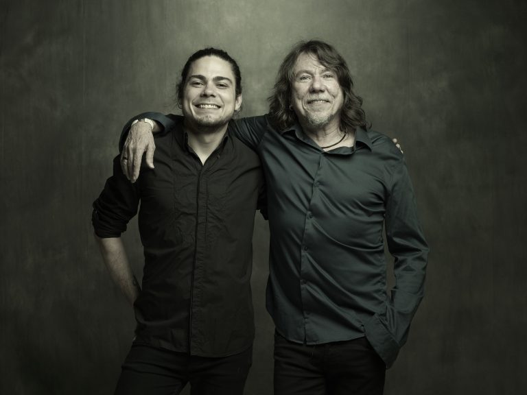 Lenine se apresenta com filho, Bruno Giorgi, em Ribeirão Preto