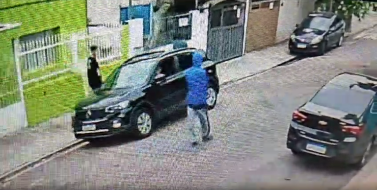 Quadrilha tenta roubar professora e faz morador refém. Veja vídeo: