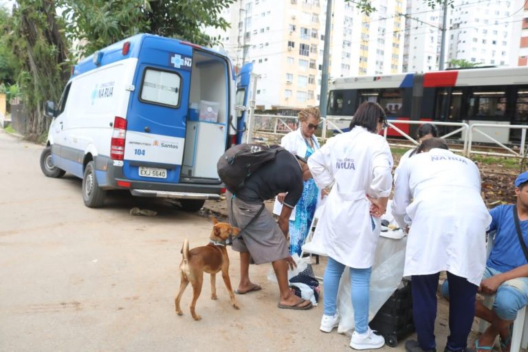Consultório de Rua chega para “dar uma luz” à população do túnel do VLT