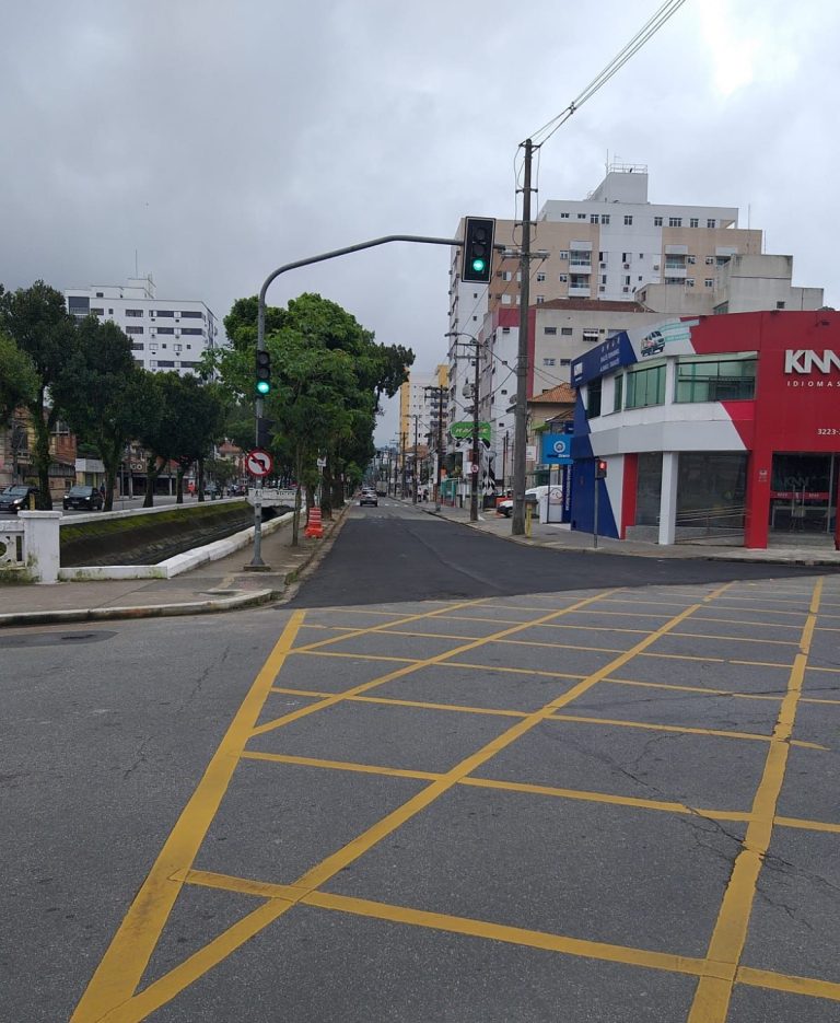 Alívio no trânsito: Avenida de Santos tem tráfego liberado após obras