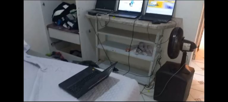 Central de golpes eletrônicos é descoberta no Litoral e homem é preso