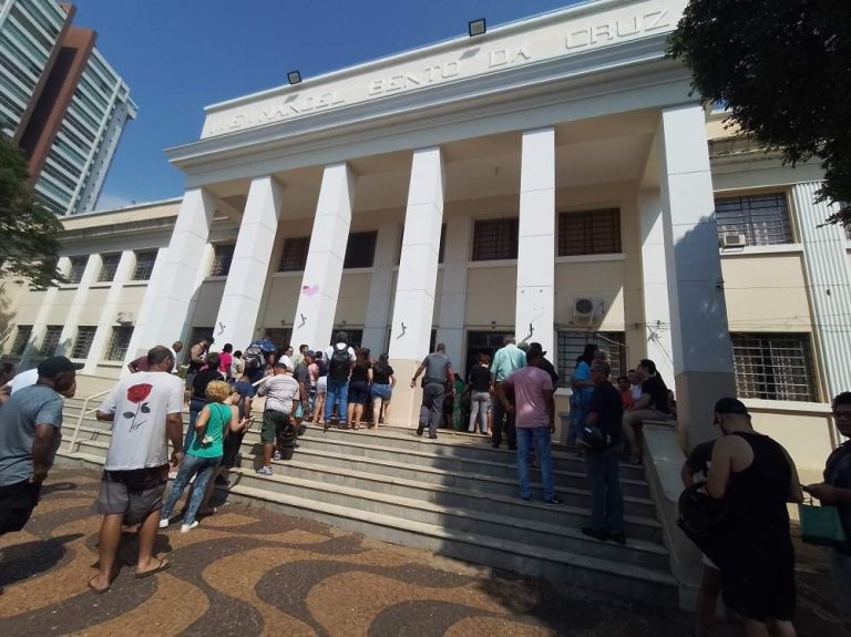 Votação para o Conselho Tutelar em Araçatuba tem início marcado por calor e filas intensas