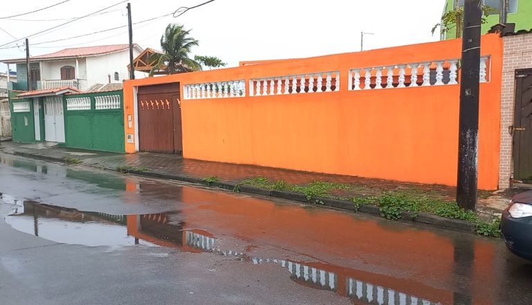 Homem mata “amigo”, esquarteja e põe fogo na casa da vítima no Litoral