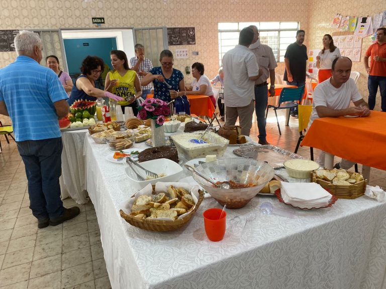 Grupo Thathi visita o Asilo São Vicente em homenagem ao Dia do Idoso