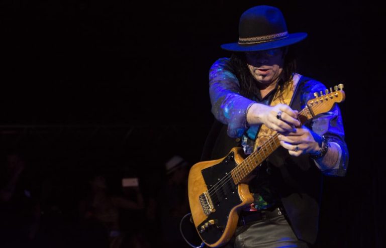 Instituto Arte no Dique de Santos recebe show de Pepeu Gomes