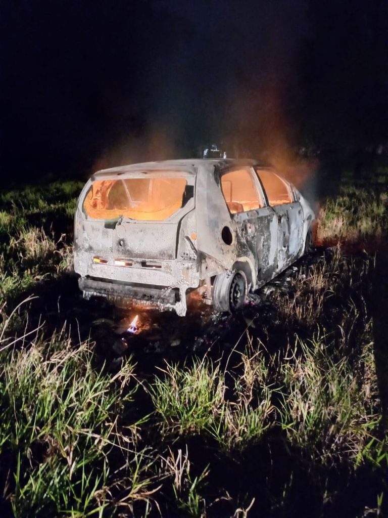 Corpo é encontrado carbonizado dentro de carro em Pinda