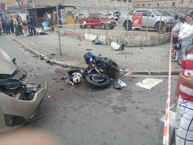 Motociclista colide com carro em avenida de Praia Grande e morre