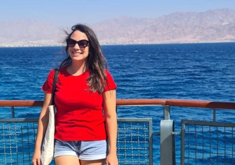 Pesquisadora araçatubense retorna em segurança após viagem para Israel