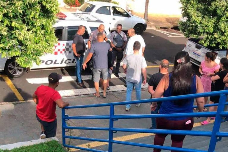 Mulher invade escola e ameaça pais e alunos