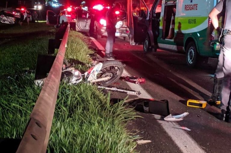 Perseguição policial cinematográfica provoca ferimentos graves em motociclista e condutora de automóvel