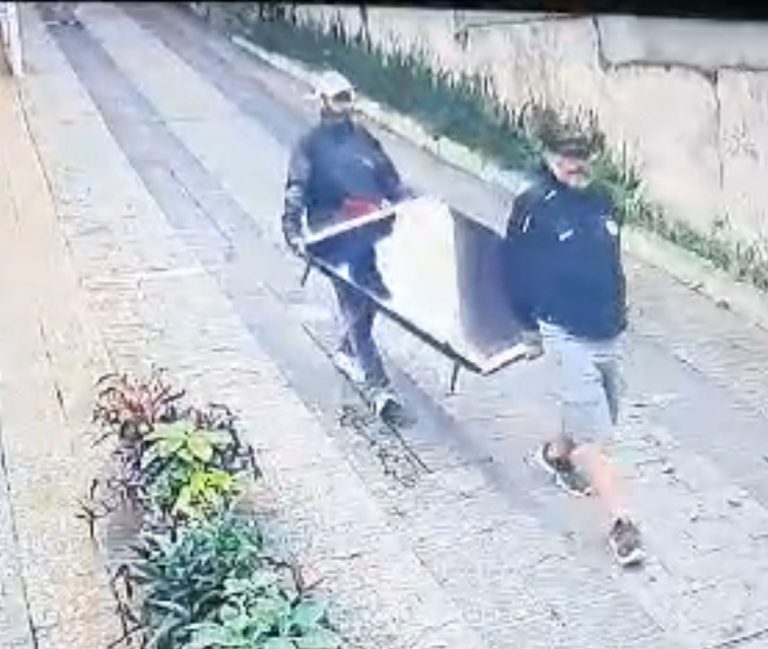 Suspeitos de furtarem imóvel de delegado em Santos são identificados e homem é preso