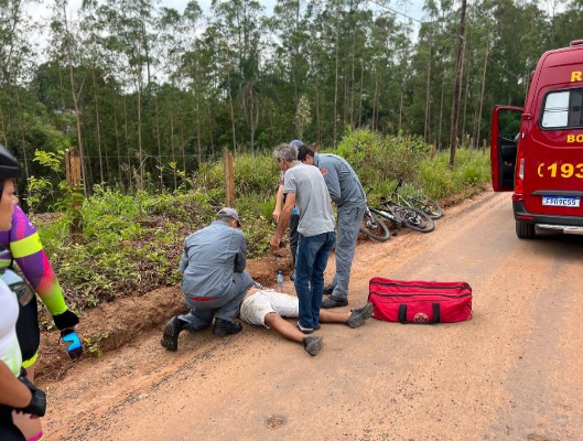 Um trabalhador foi vítima de uma emboscada na zona rural de Bragança Paulista. Os criminosos fingiram contratar a vítima para prestar um serviço, mas quando o homem chegou ao local combinado foi agredido e roubado.