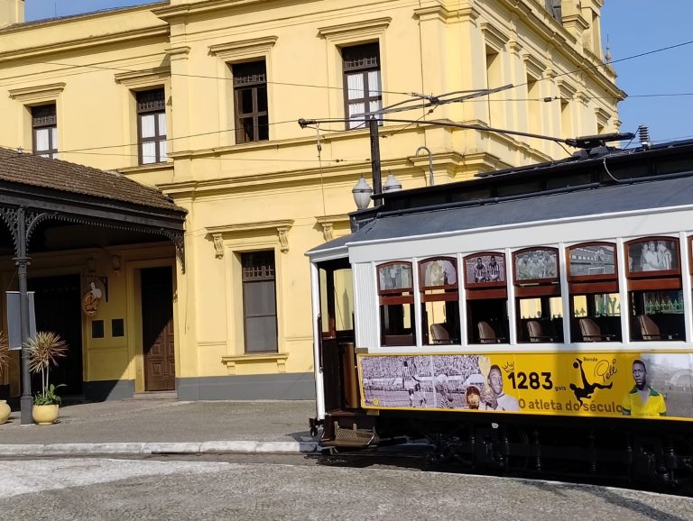 Festa para Pelé: Bonde temático será inaugurado no Centro de Santos
