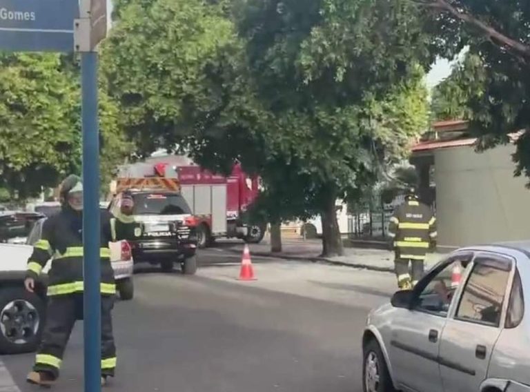 Curto-circuito na rua Cristiano Olsen em Araçatuba mobiliza bombeiros