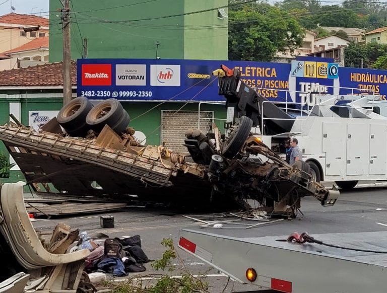 Carreta perde o freio e mata duas pessoas em Águas de São Pedro; veja vídeo
