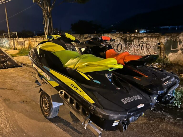 Homem é capturado e menor é apreendido durante operação contra roubos de motos aquáticas no Litoral