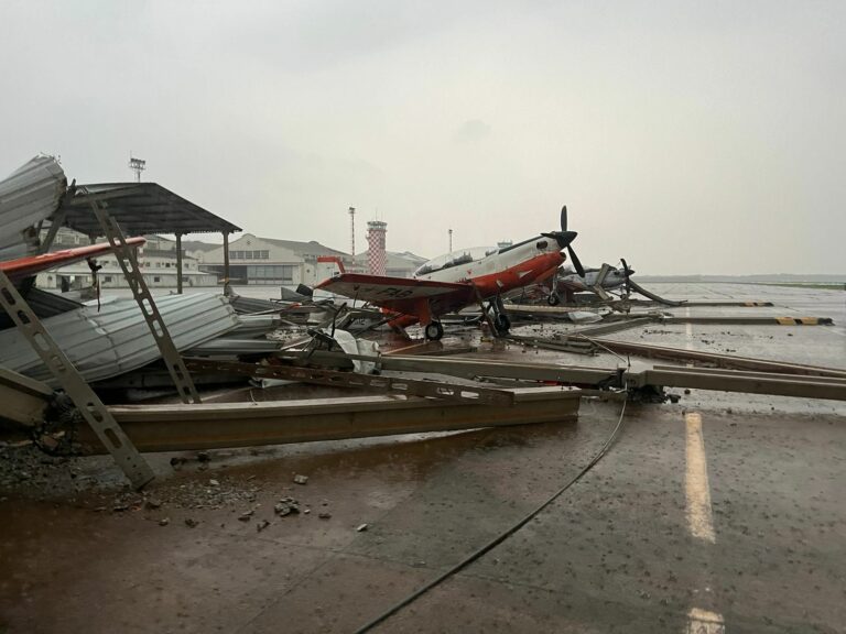Aviões da Força Aérea são danificados durante temporal na região