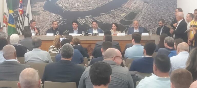 Em visita ao Porto de Santos, ministro Costa Filho confirma investimentos de R$ 13,4 bilhões