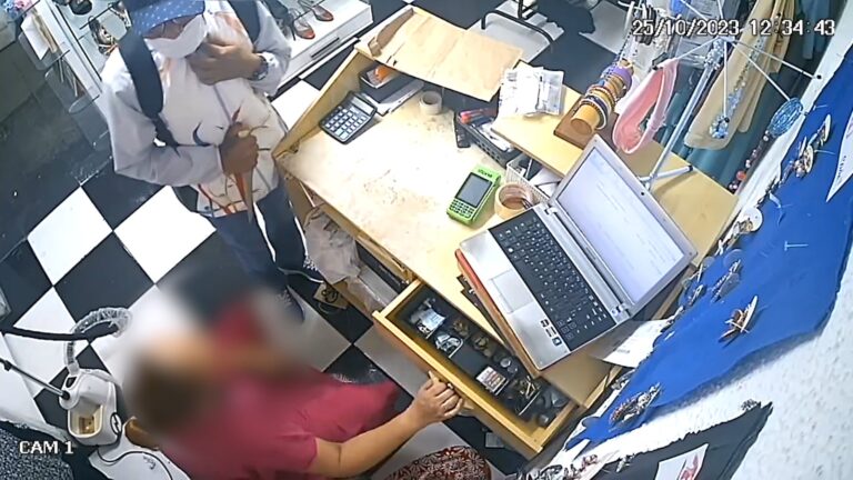 Está preso homem que esfaqueou vendedora em bazar