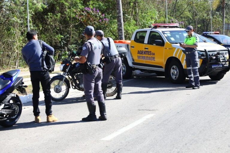 Três veículos irregulares são apreendidos em São José