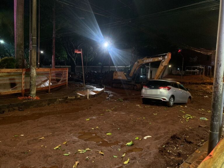 GPS não alerta e mulher de 36 anos invade trecho interditado na avenida Nove de Julho