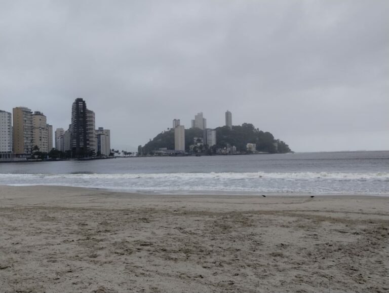 Semana será de muito calor, mas com chuva na Baixada Santista