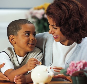 Conheça os benefícios que a educação financeira pode trazer para as crianças