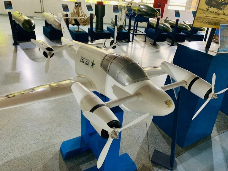 Exposição sobre a história da aviação chega ao CenterVale Shopping