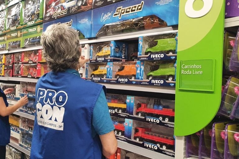 PROCON DE SÃO JOSÉ FISCALIZA LOJAS COM PRODUTOS INFANTIS