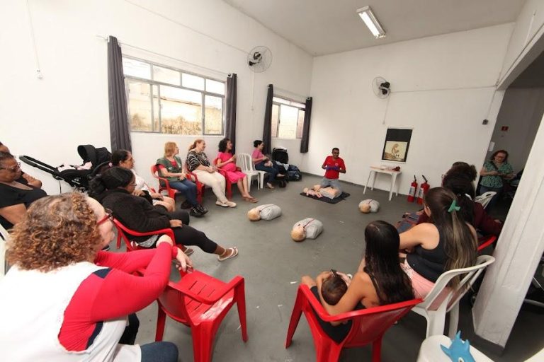 Mães de Santos recebem aulas de primeiros socorros