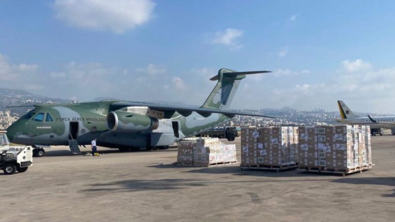 Novo voo da FAB chega a Israel e governo deve abrir espaço para latinos