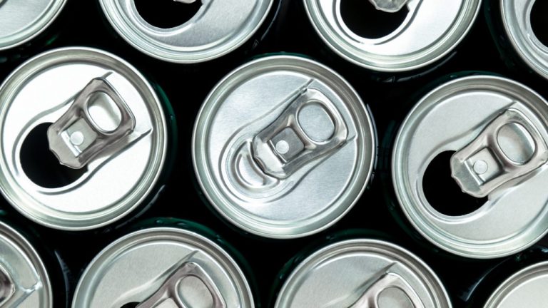 Adolescentes que ingerem energéticos estão mais propensos ao uso de álcool e drogas