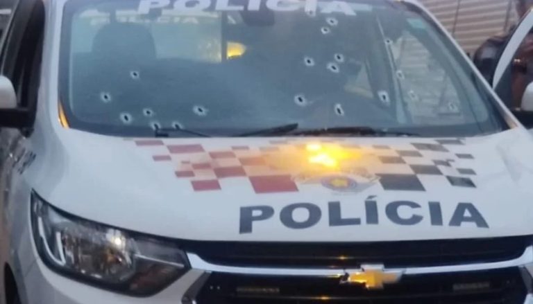 Viatura da PM é baleada durante investigação de roubo em morro de Santos