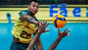 Brasil sofre, mas vence a Itália no tie-break e garante a vaga na Olimpíada  de Paris no vôlei masculino