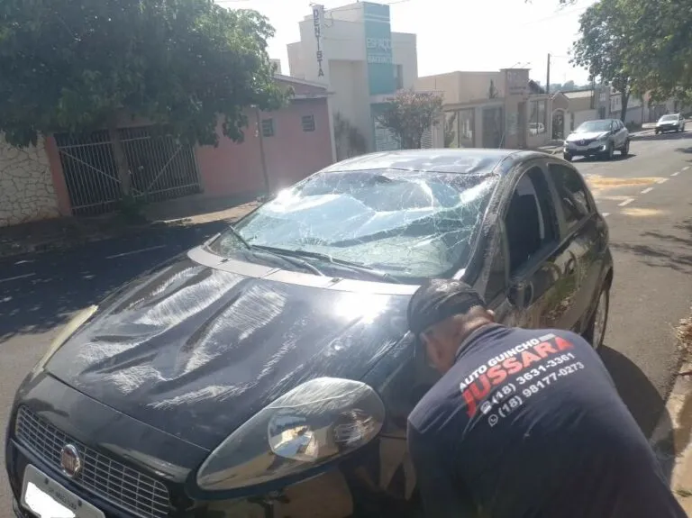 Homem capota carro na Baguaçu após passar mal em Araçatuba