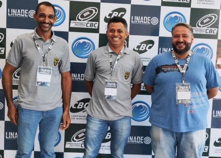 Anselmo Rodrigo Panini (primeiro da direita)