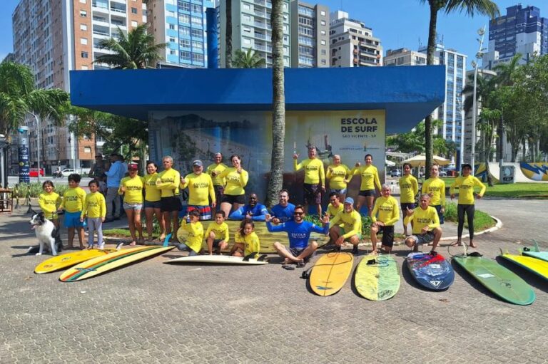 São Vicente inaugura Escolinha gratuita de Surf