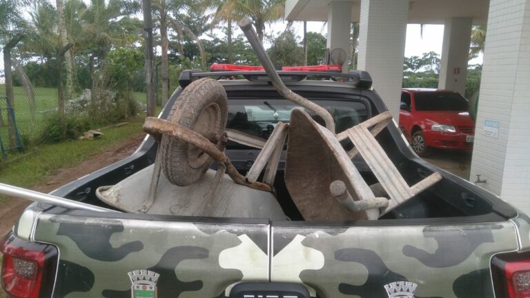 Materiais de construção em áreas de preservação de Bertioga são apreendidos