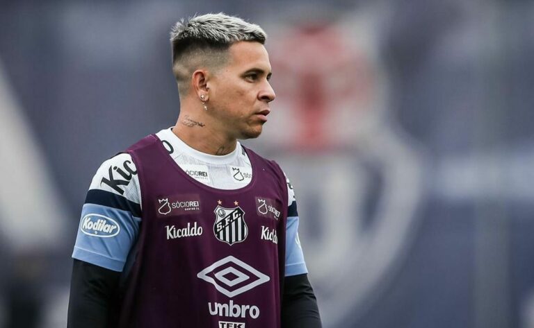 Com apoio de velhos conhecidos, Soteldo vai de afastado a exemplo no Santos
