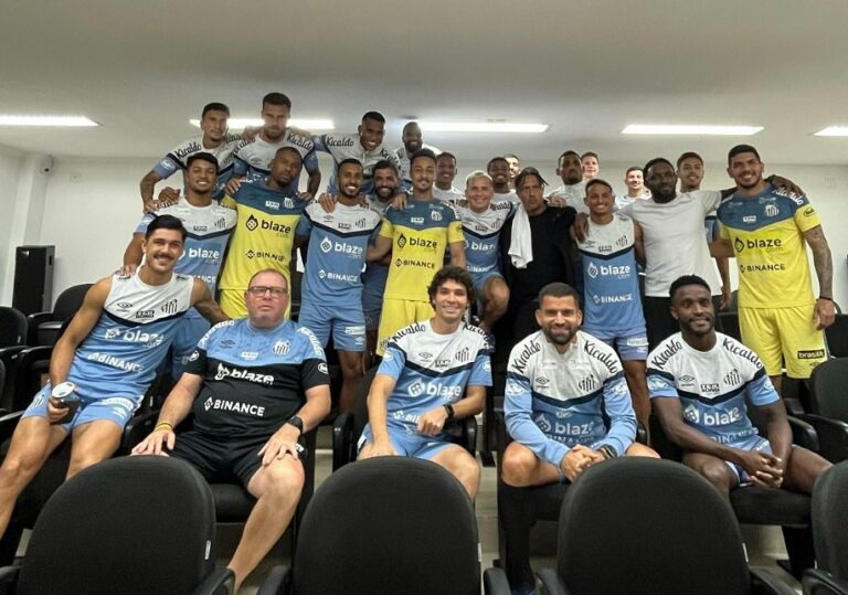 De Mano Brown a Joel Jota: palestras e pulseira movem Santos contra a queda