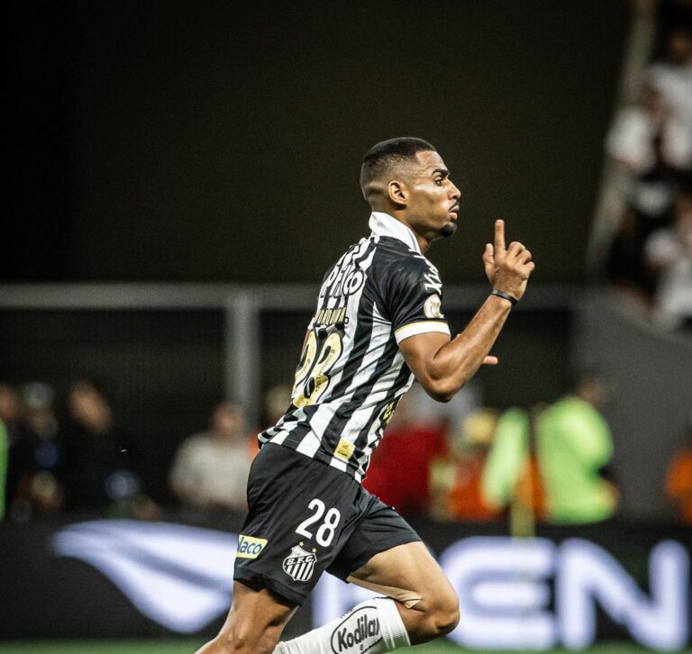 Santos teve dúvida, mas vê investimento milionário em zagueiro valer a pena